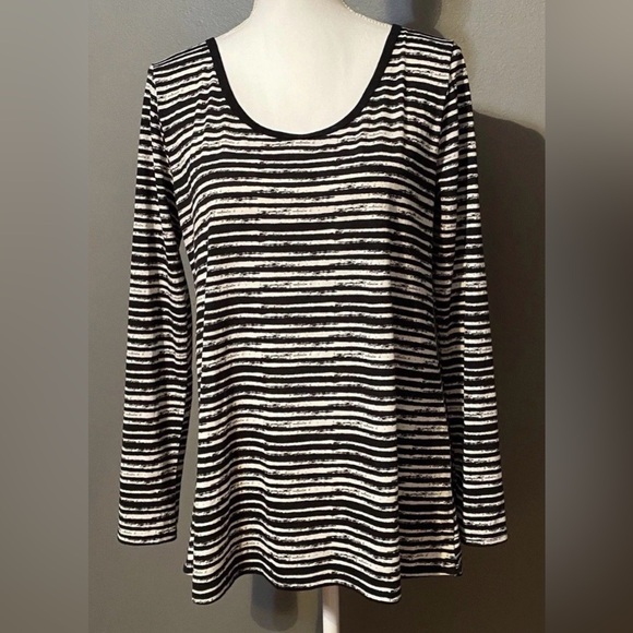 LuLaRoe Black and White Tops - Picture 3 of 14
